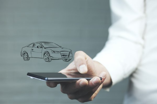 car insurance root insurance app man in white shirt holding smartphone car drawing above phone 